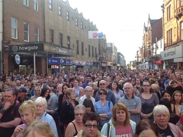 Steeple 200 - the Crowd